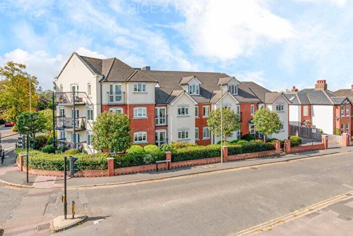 2 Bedroom Flat For Sale In Laleham Road, Shepperton, TW17