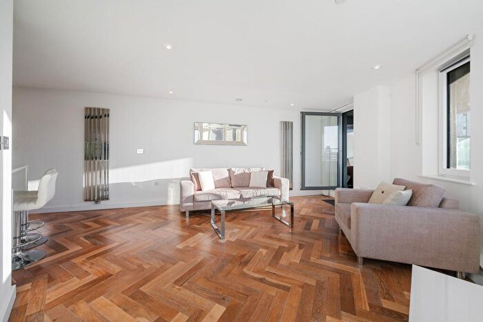 2 Bedroom Apartment To Rent In Eagle Point, City Road, London, EC1V