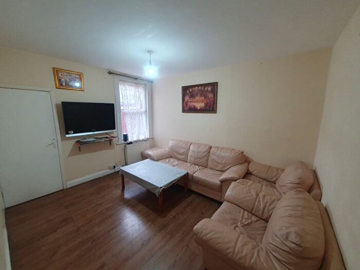 3 Bedroom Terraced House For Sale In Gladstone Road, Southall, UB2