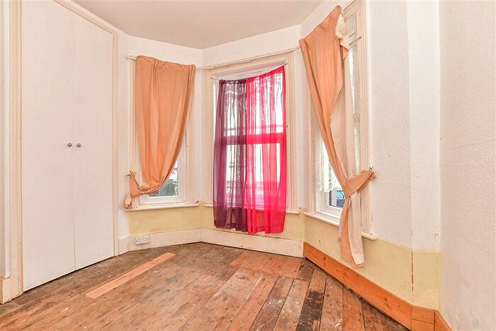 1 Bedroom Flat For Sale In Boscombe Road, Folkestone, Kent, CT19