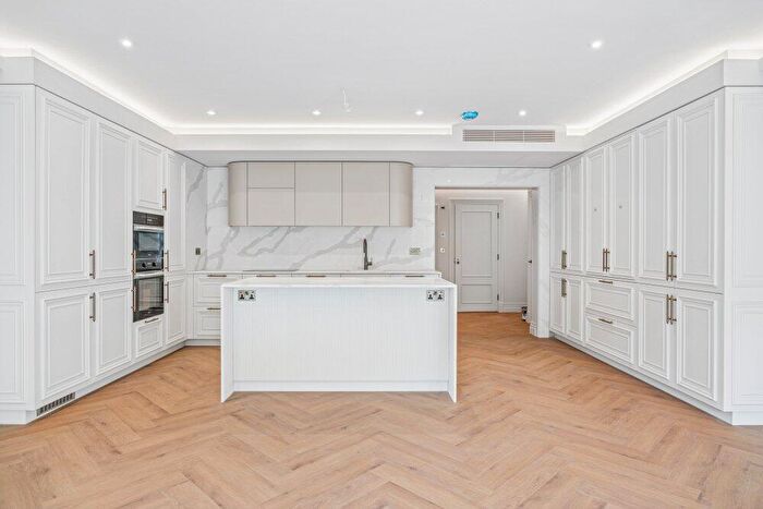 3 Bedroom Flat For Sale In Coronation Road, Ascot, Berkshire, SL5