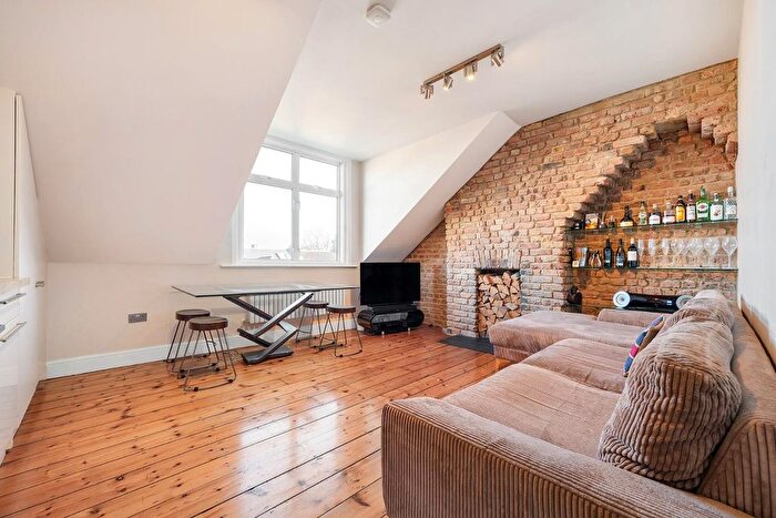 2 Bedroom Flat For Sale In Endymion Road, SW2