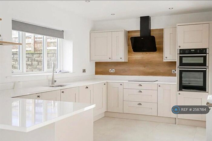 4 Bedroom Detached House To Rent In Weir Meadows, Bacup, OL13