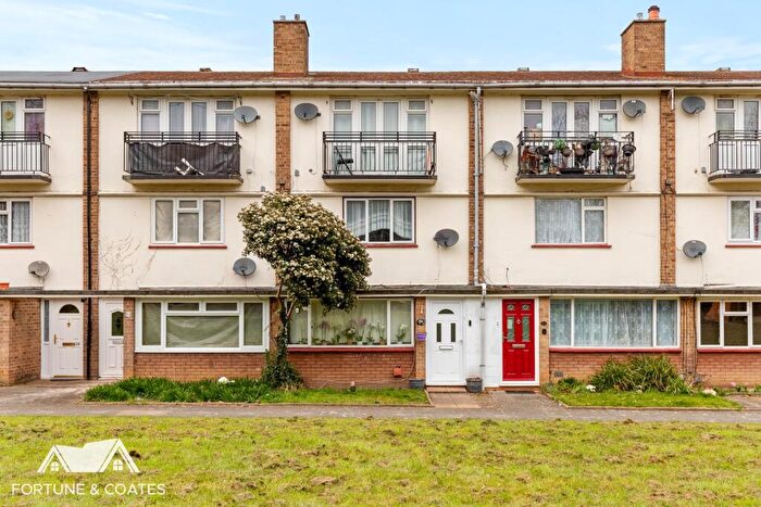2 Bedroom Maisonette For Sale In Spring Hills, Harlow, CM20