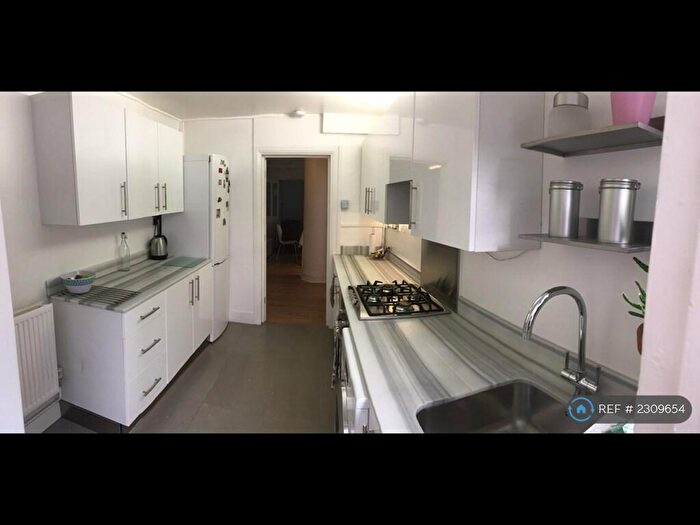 1 Bedroom Flat To Rent In Brunswick Park, London, SE5