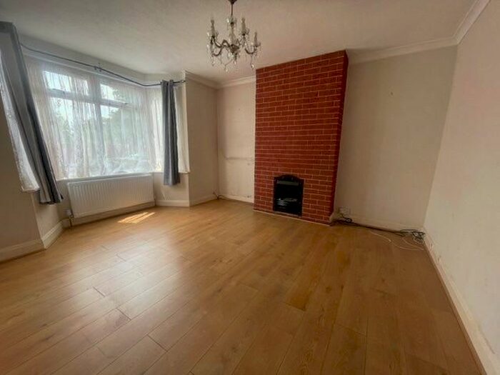 4 Bedroom Terraced House To Rent In Crosby Road, Dagenham, RM10