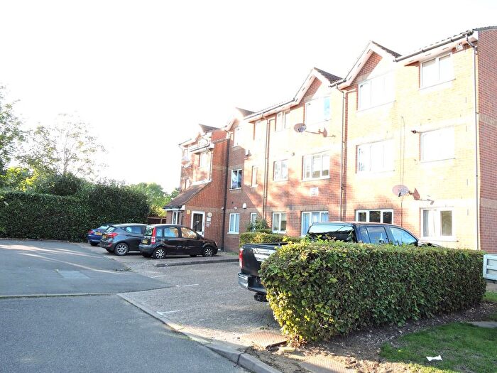 1 Bedroom Flat For Sale In Cobbett Close, Enfield Wash, Middlesex, EN3