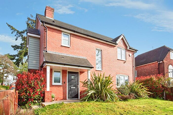 3 Bedroom Detached House For Sale In Stacey Drive, Birmingham, B13