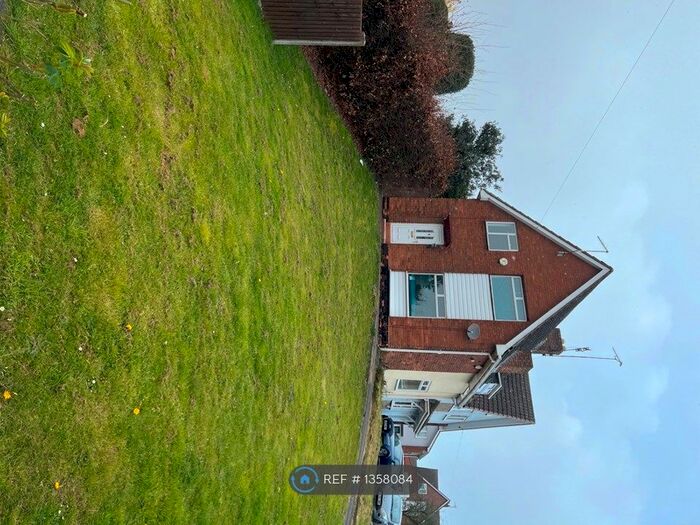 3 Bedroom Semi-Detached House To Rent In Hinbrook Road, Dudley, DY1