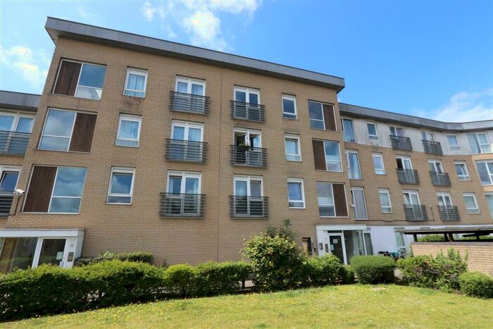 2 Bedroom Flat To Rent In Station Avenue, Southend-On-Sea, SS2