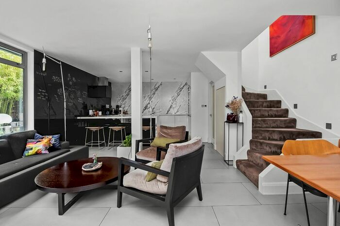 2 Bedroom Semi-Detached House To Rent In Tilson Close, Cambewell, SE5