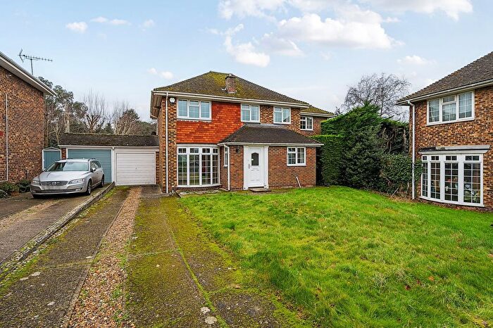 4 Bedroom Link Detached House For Sale In Bramley Avenue, Faversham, ME13
