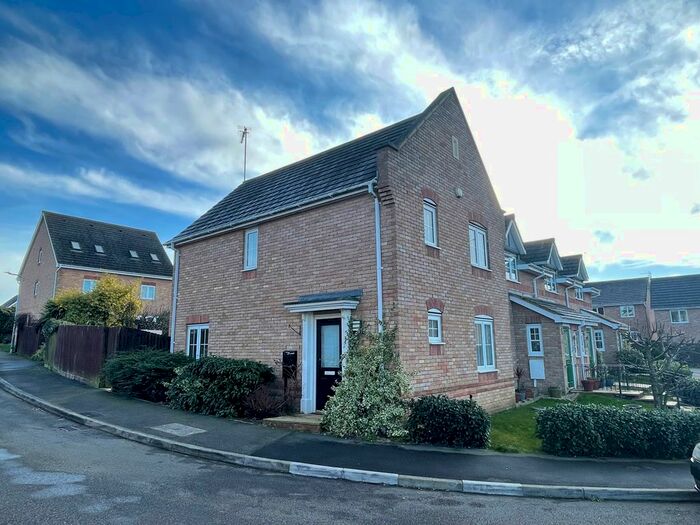 3 Bedroom Semi-Detached House To Rent In Penrhyn Close, Corby, NN18