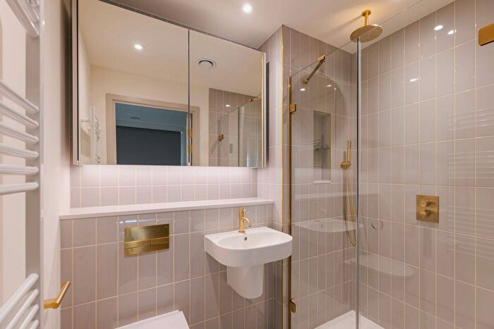 2 Bedroom Flat To Rent In Selbourne Road, Walthamstow, E17