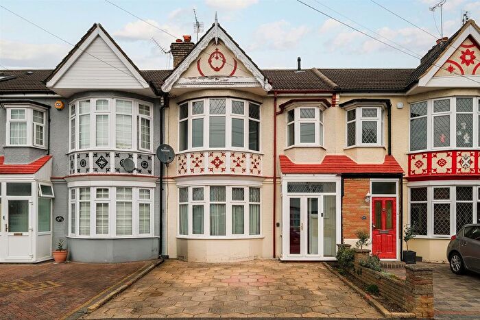 3 Bedroom Terraced House For Sale In Nelson Road, Highams Park, E4