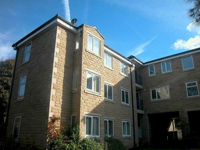 2 Bedroom Flat To Rent In Wood Lane, Huddersfield, West Yorkshire, HD4