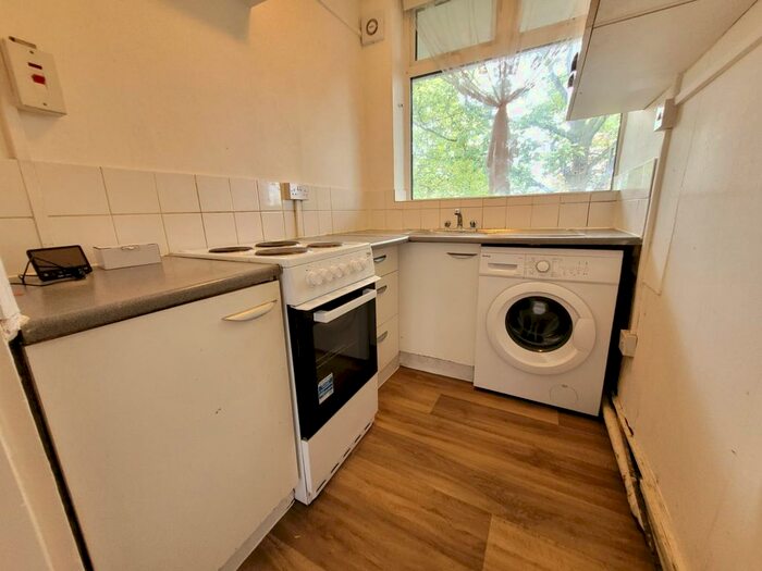 2 Bedroom Flat To Rent In Angel Close, Edmonton, N18