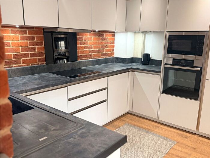 2 Bedroom Flat For Sale In Station Road, Watford, Hertfordshire, WD17
