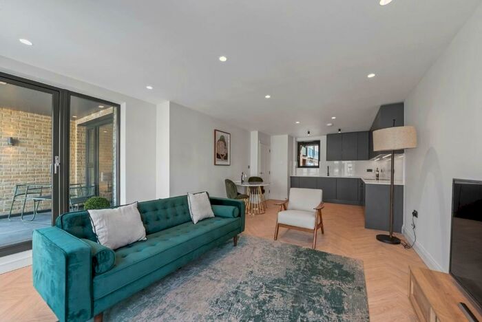 2 Bedroom Apartment To Rent In Pier Tavern, London, E14