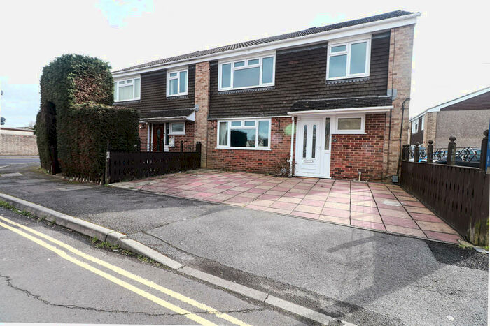 4 Bedroom Semi-Detached House To Rent In Andover Way, Aldershot, GU11