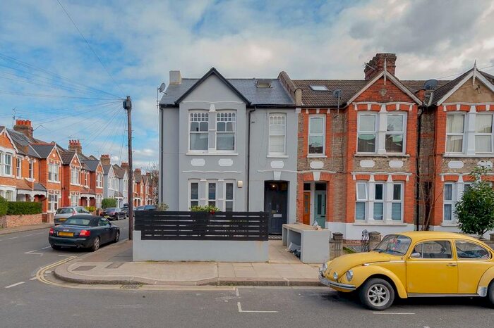 2 Bedroom Flat To Rent In Oaklands Grove, London, W12