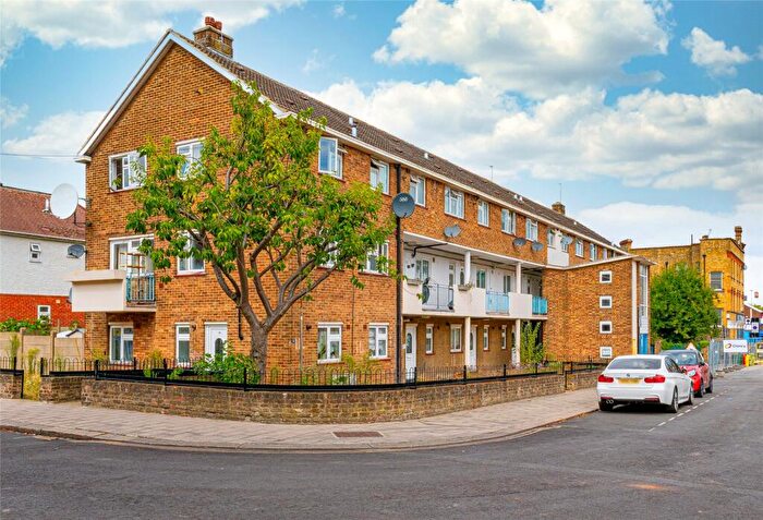 1 Bedroom Apartment For Sale In Penshurst Road, Tottenham, London, N17