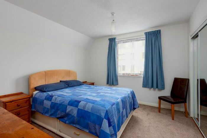 2 Bedroom Flat To Rent In Dorset Place, Polwarth, Edinburgh, EH11