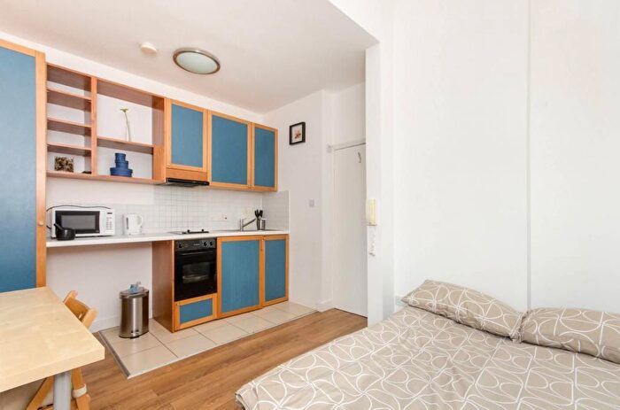 Studio To Rent In West Cromwell Road, Earls Court, SW5