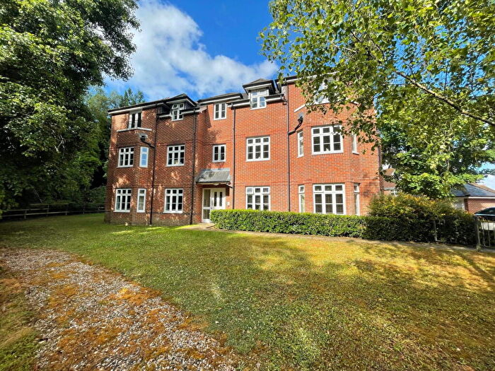 2 Bedroom Apartment To Rent In Rowlock Gardens, Hermitage, RG18