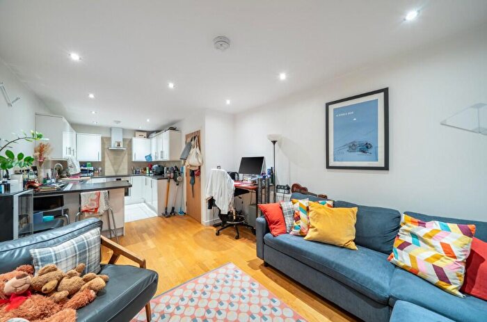 1 Bedroom Apartment For Sale In Morning Lane, London, E9
