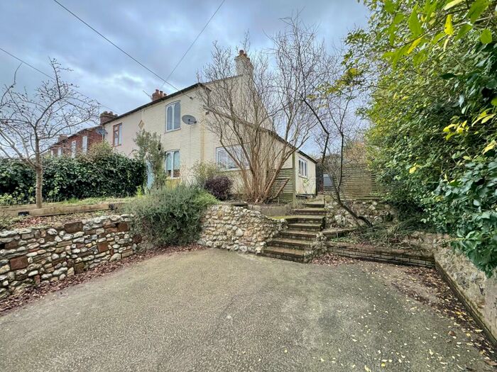 4 Bedroom Semi-Detached House To Rent In Sculthorpe Road, Norwich, NR21