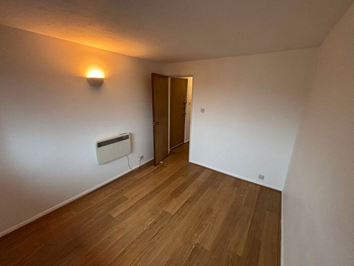 1 Bedroom Flat To Rent In Chasewood Avenue, Enfield, EN2