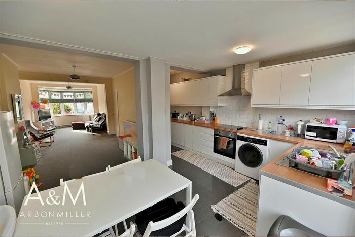 4 Bedroom Terraced House To Rent In Cottesmore Avenue, Clayhall, Ilford, IG5