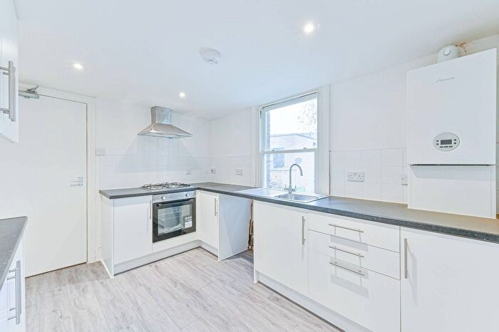 2 Bedroom Flat To Rent In Brading Road, Brixton Hill, London, SW2