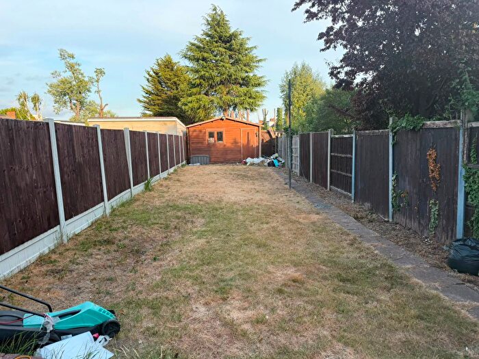 3 Bedroom Terraced House To Rent In Brentwood Road, Romford, Gidea Park, Dagenham, Rm4