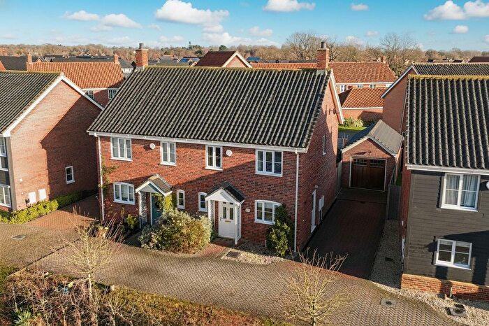 3 Bedroom Semi Detached House For Sale In Mentmore Way, Poringland, Norwich, NR14