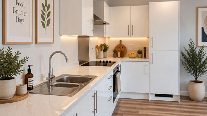 2 Bedroom Flat For Sale In Fleming Way, Isleworth, TW7