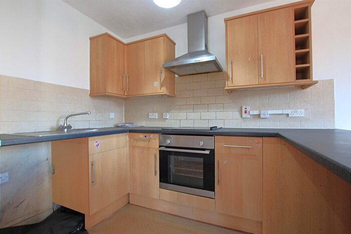 2 Bedroom Flat To Rent In Marchside Close, Hounslow, TW5