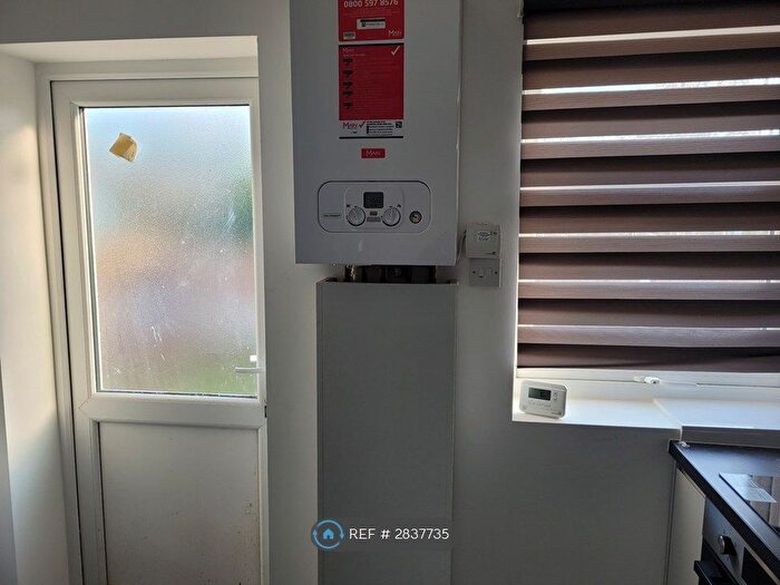 Studio To Rent In Larch Road, Dartford, DA1