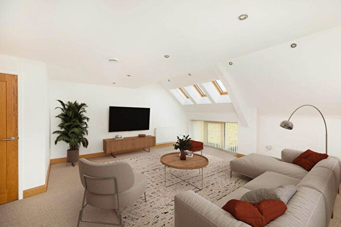 2 Bedroom Apartment To Rent In High Street, Marshfield, SN14