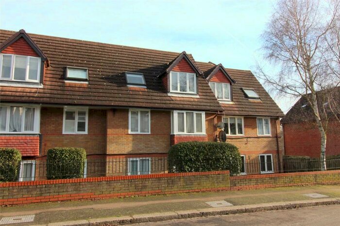 1 Bedroom Apartment To Rent In Botany Close, Barnet, EN4