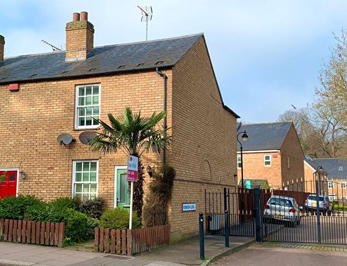 2 Bedroom End Terrace House For Sale In Windmill Hill, Enfield, EN2