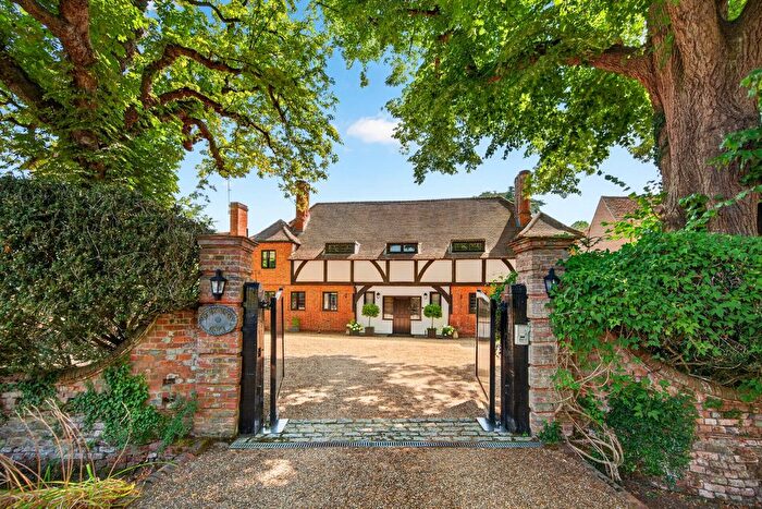 4 Bedroom Detached House For Sale In Burchetts Green Lane Burchetts Green Maidenhead, Berkshire, SL6