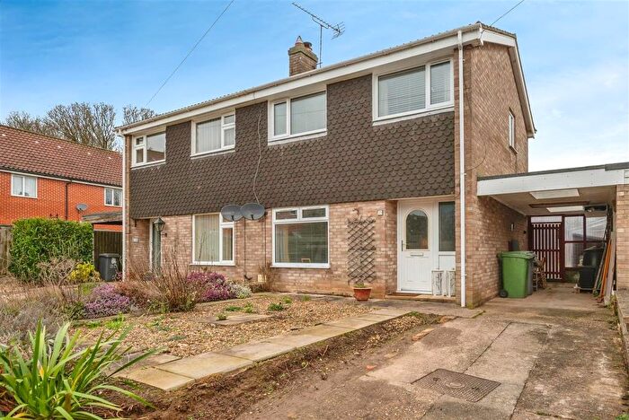 3 Bedroom Semi-Detached House For Sale In John O'gaunt Close, Aylsham, Norwich, NR11