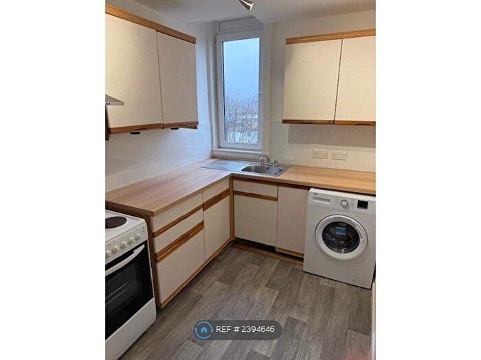 1 Bedroom Flat To Rent In Top Floor, Aberdeen, AB11