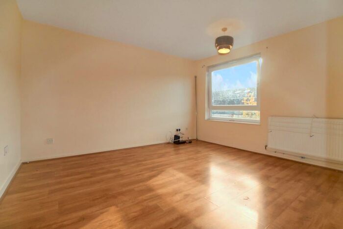 2 Bedroom Flat To Rent In Victoria Crescent, N15