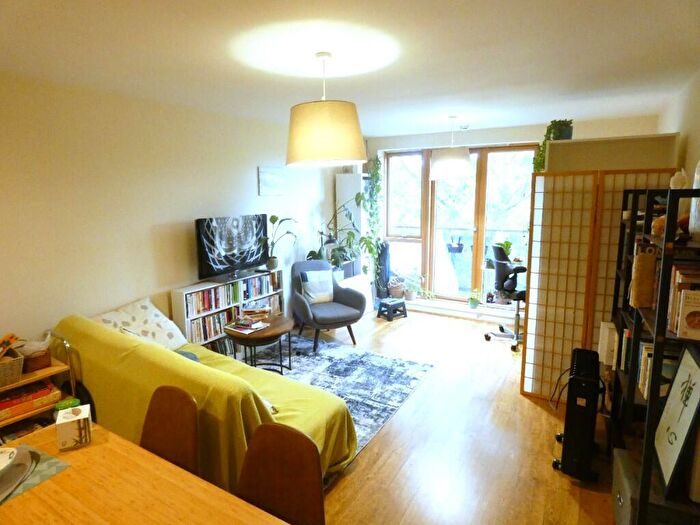 2 Bedroom Apartment To Rent In Tay Court, Meath Crescent, Bethnal Green, E2