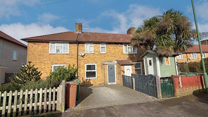 3 Bedroom Terraced House For Sale In Stoneleigh Road, Carshalton, Surrey., SM5