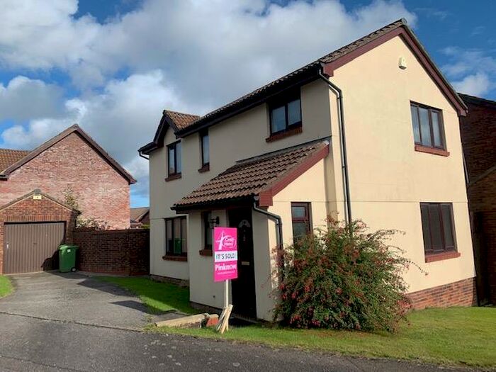 4 Bedroom House To Rent In Buckley Close, Cardiff, CF5