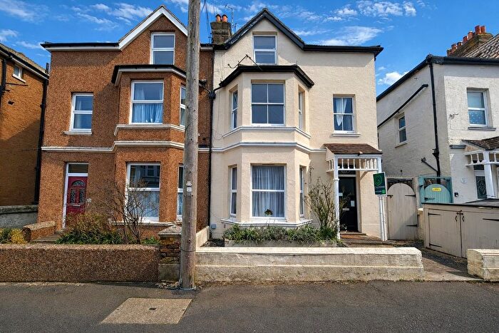 2 Bedroom Flat For Sale In Linden Road, Bexhill On Sea, TN40